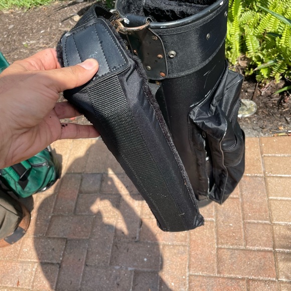 Golf Carry Bag With Shoulder Strap and Club dividers . - Picture 8 of 9